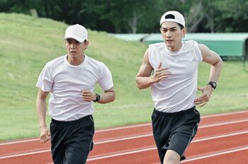 宙（町田啓太）と荒井（佐藤寛太）が体力検定で対決！『テッパチ！』第2話予告