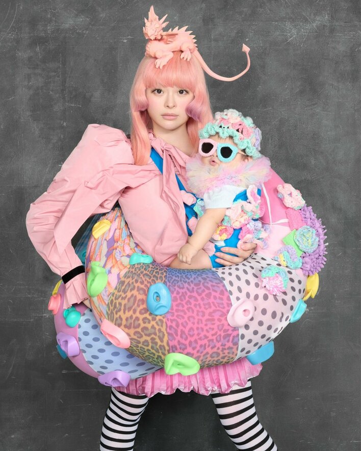 きゃりーぱみゅぱみゅ 0歳ベビーへのキスショットを公開！復帰ライブ後