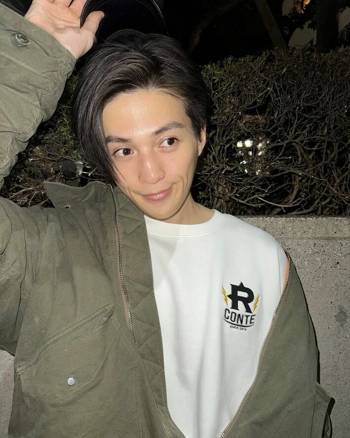 上目遣いはやばい」八木勇征 “マネージャー撮影ショット”が良すぎる