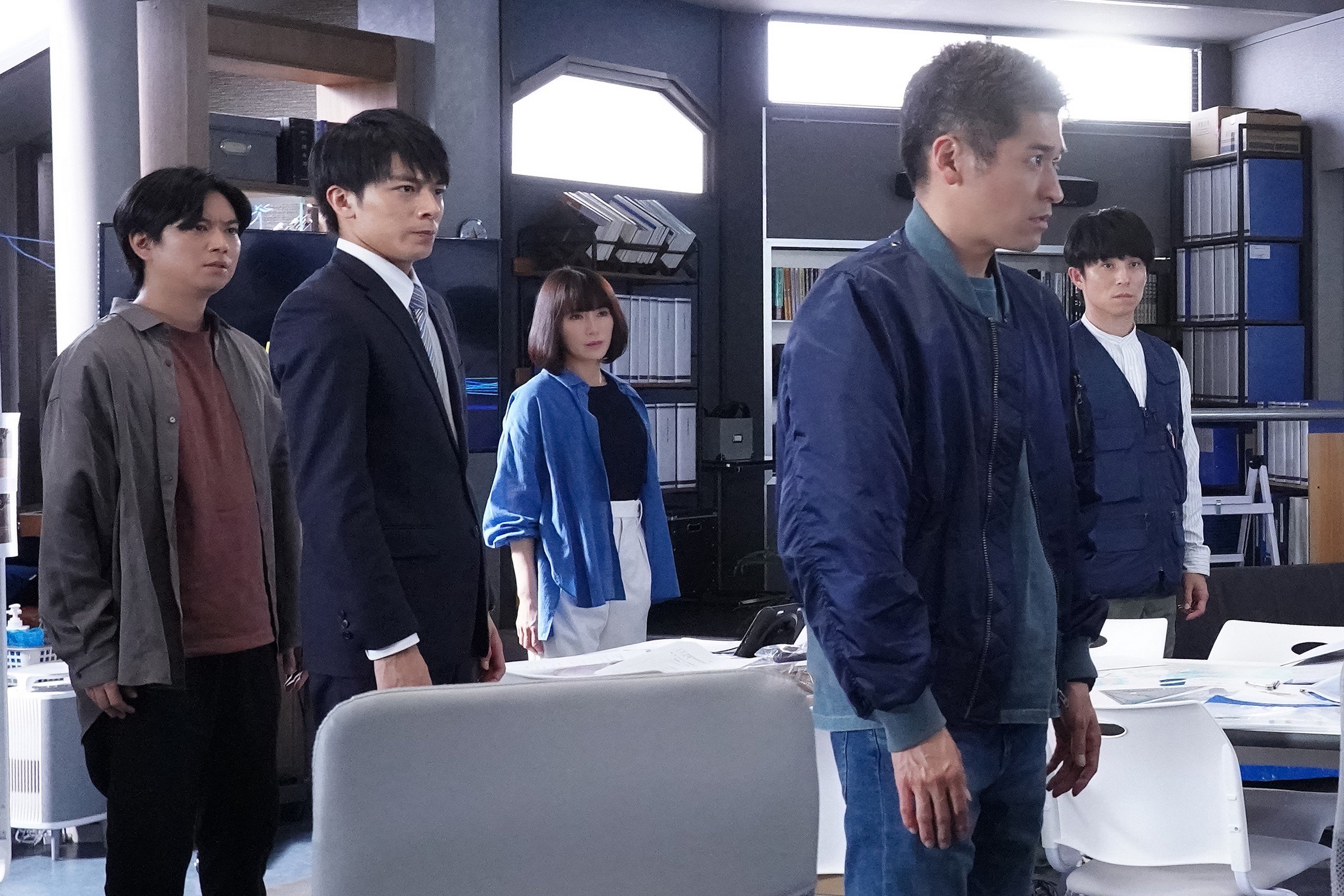 日下部（加藤シゲアキ）からのプロポーズに悩む礼子（山下美月） 碇