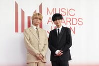 King & Princeがスーツ姿で笑顔！ステップを踏んでレッドカーペットを沸かせる【MAJ2026】