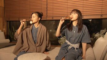 さっしー＆こじるり初の2人ロケでお色気ショット＆男性の好み熱弁も