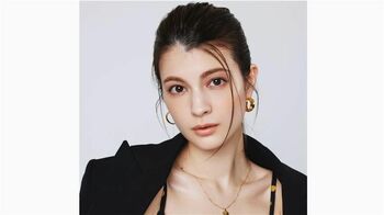 マギー 胸元開いた白キャミ姿で髪色をイメチェンを報告 きれいとかわいいを更新！「空き時間はほぼ美容な生活」と明かす