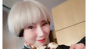 「食べ過ぎ？」秋野暢子 “おにぎり3個”のボリューム満点な朝食公開！具材たっぷりなかまぼこも添えたメニューに「手の温もりが伝わってきます」