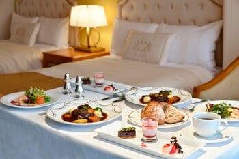 【ホテルニューグランド】春の横浜旅におすすめ！プライベートな空間で美食時間を堪能する宿泊プラン「スプリングディナーステイ」