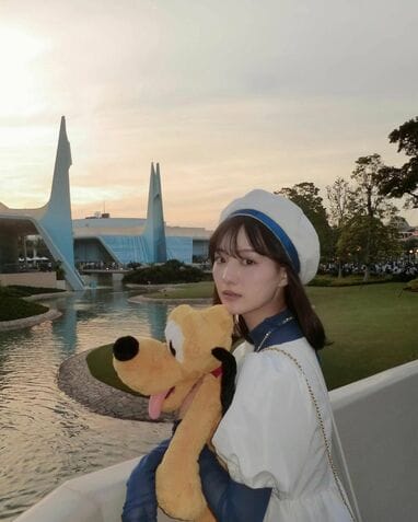 鶴嶋乃愛＆川口ゆりな おそろい“ドナルドコーデ”でディズニー満喫