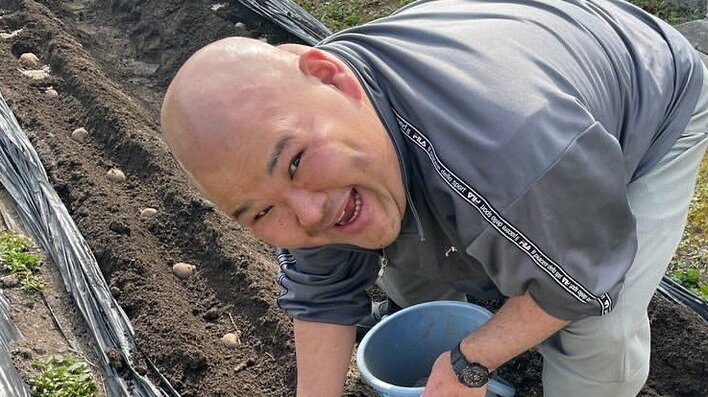 安田大サーカスHIRO 本格家庭菜園ですくすく育つ野菜を披露！地元・和歌山でサツマイモや鮮やかなパプリカを愛情たっぷりに栽培中