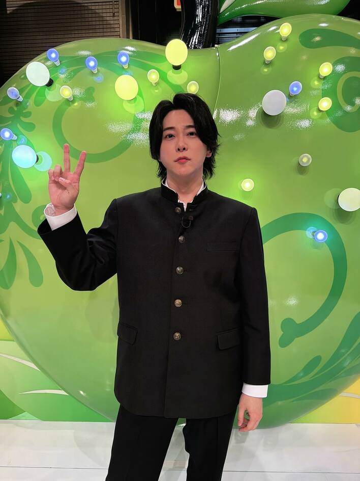 あざとい！」ミセス大森元貴 学ラン姿での上目遣いショット公開