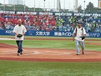 バイきんぐが初の始球式！小峠英二 「西村（瑞樹 ）はお笑いの方は肩壊れてますけど、あんな球投げるんだと。剛速球で思ったより痛かった」