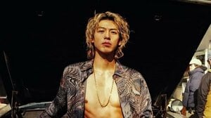 「色気がやばい」竹内涼真 彫刻のようなバキバキ腹筋を披露！ワイルドな魅力あふれる姿にファンもん絶「かっこよすぎて心臓バクバク」