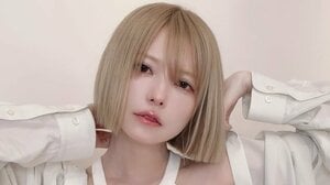 益若つばさ ショートから超ロングヘアに大胆イメチェンで「艶と透明感がすごい」と反響！ハイトーン×ぱっつん前髪のドーリースタイルにファン歓喜