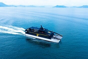 【2026年3月1日～9月28日｜金土日月祝限定 ※】観光型高速クルーザー「SEA SPICA」× 尾道倶楽部　昨年好評の乗船付き宿泊プランを春夏シーズンも継続実施 ※一部除外日あり