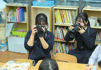 千代田区立麹町中学校の生徒がスクールフォトの現場で職場体験