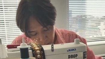 「クオリティがハンパない」ロッチ・コカド ミシンで“ジップアップジャケット”を制作！スタイリッシュな内ポケット付きに「プロ並みの腕前ですね」「これ買います」