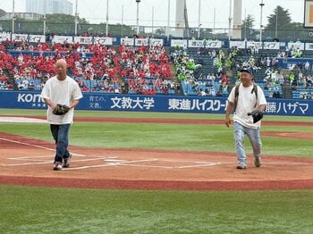 バイきんぐが初の始球式！小峠英二 「西村（瑞樹 ）はお笑いの方は肩壊れてますけど、あんな球投げるんだと。剛速球で思ったより痛かった」