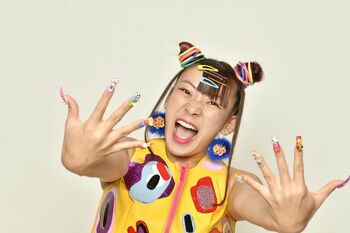 フワちゃん大御所はみんな友達！？「みんなと写メ撮って友達いっぱい増えた」