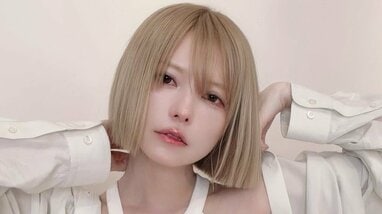 益若つばさ ショートから超ロングヘアに大胆イメチェンで「艶と透明感