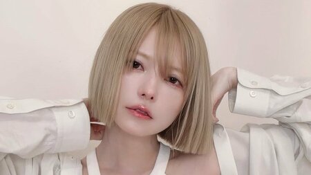 益若つばさ ショートから超ロングヘアに大胆イメチェンで「艶と透明感がすごい」と反響！ハイトーン×ぱっつん前髪のドーリースタイルにファン歓喜