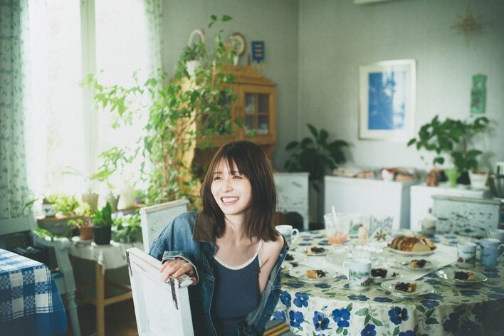 先行カット解禁】長濱ねる しなやかな“バブみボディ”披露！8年ぶりと