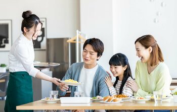 【子育て家族の外食調査】家族がよく行く外食チェーン店　1位は「サイゼリヤ」　シーン別・特徴別の人気店も発表！