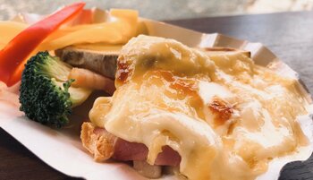 【野外民族博物館リトルワールド】本場スイスの“とろ～り”ラクレットと伝統音楽。「スイスフェア」開催《愛知》