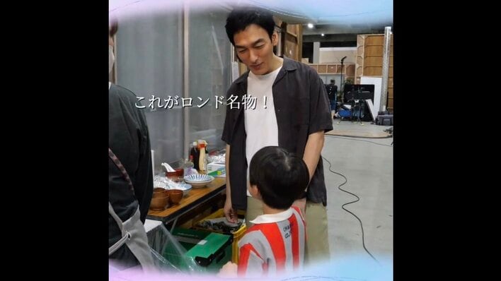 【実際の投稿】仲良く手を繋いで大はしゃぎ！草彅剛＆永瀬矢紘の動画を見る