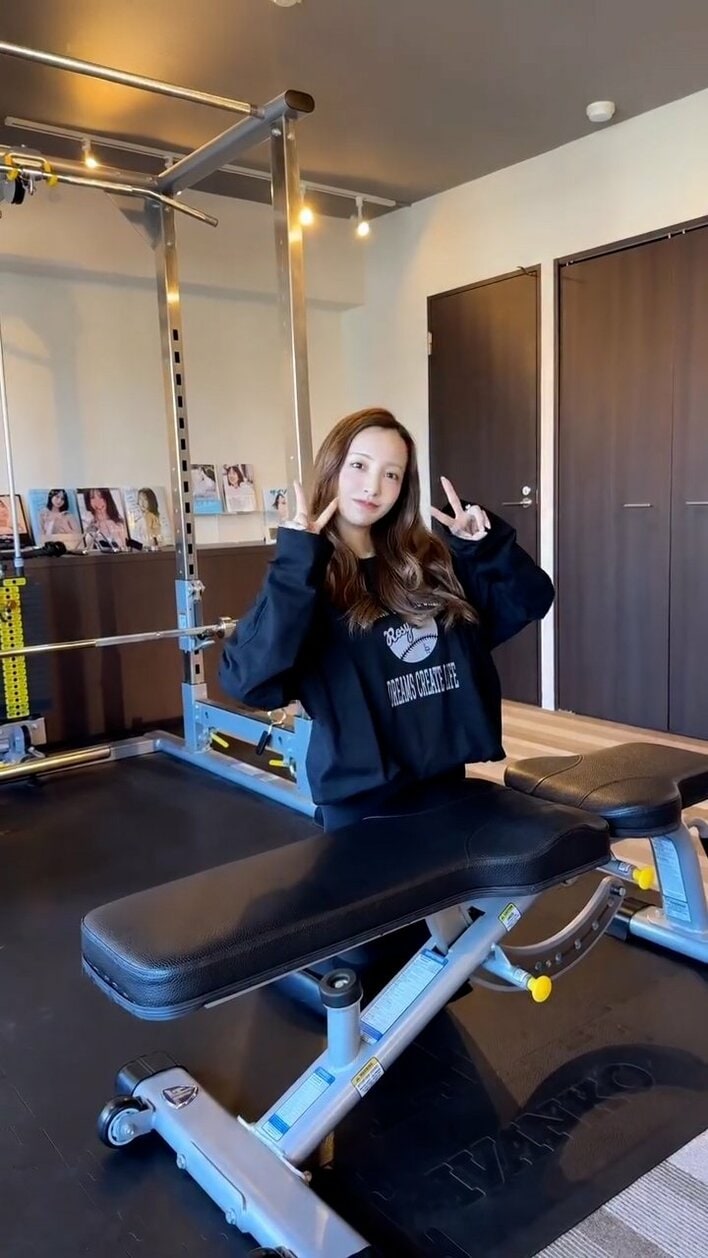 39kgキープ”板野友美 美スタイル保つジムトレーニング姿を披露