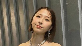 ももクロ・玉井詩織 オフショルデニムでデコルテ披露！セットアップの「脚長」ショットに「スタイル良すぎ」とファン歓喜