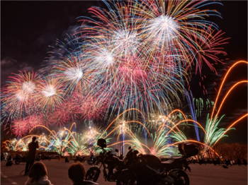 自分のバイクと花火を楽しむ特別な一夜「富士山花火VSスピードウェイ」にバイカーズパラダイスゾーン登場