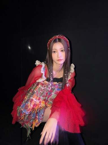 生見愛瑠 “絶対領域”見せニーハイブーツ×ミニ丈姿に「見事な脚線美」と