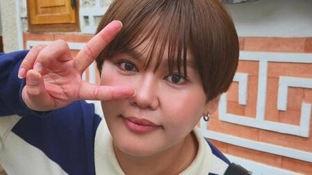 本気の“ガングロギャル”姿に激変でファン衝撃！パパラピーズ・じんじん 平成アイテム手にした挑発的ショット披露「バリ懐かしい！」