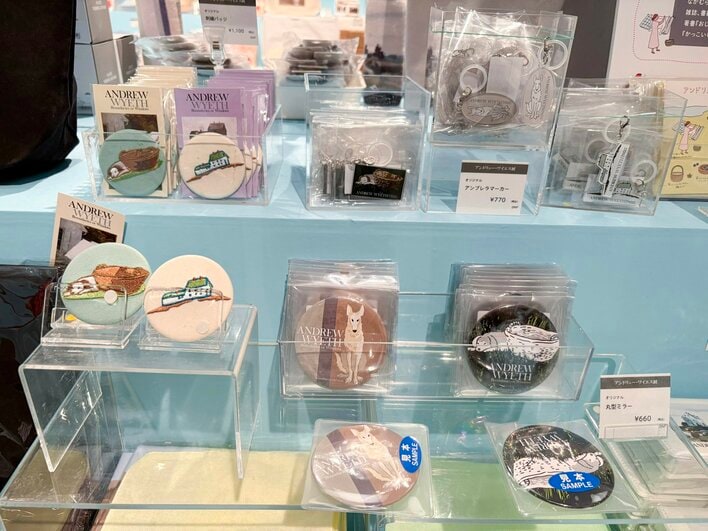 なぜPEANUTSとコラボ？図録が飛ぶように売れる！連日大人気