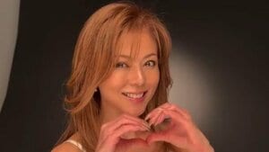 武田久美子 純白ドレス姿を披露！「久しぶりの…」両手でハートマークを作ったチャーミングなショットに反響「なにもかがまぶしすぎます♡」