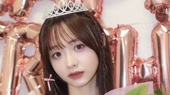 森香澄　29歳の誕生日迎えチョコくわえた“あざとかわいい”ショット公開「高校生みたいに若々しい！」と年齢に驚く声も