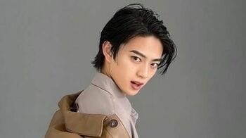 「満足感120％」注目の若手俳優・岩瀬洋志 “子犬感あふれる”無造作ヘア披露！髪かき上げショットなどファンを魅了