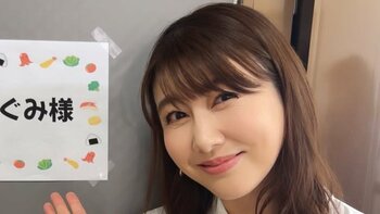 2児の母・安めぐみ “家で育てた桜”に手を伸ばす2歳次女の姿を公開！親子でお花見満喫の春らしい3ショットも公開「大きくなりましたね」