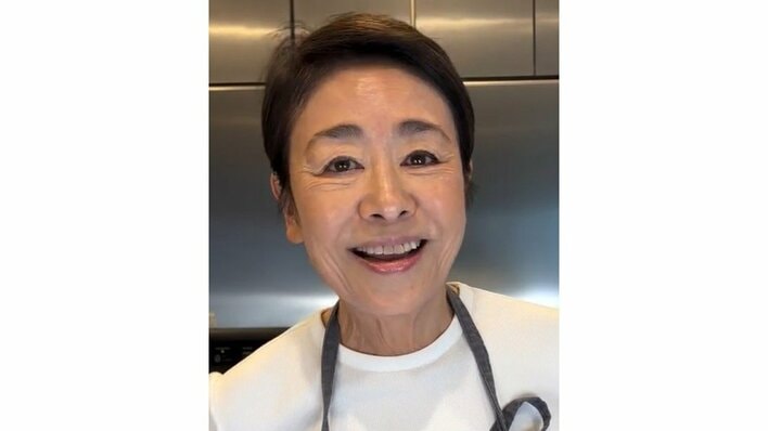 安藤優子 “ワイルド”な包丁いらずの時短料理を披露！自宅キッチンで豪快に食材を投入して煮込む様子に「簡単で食べ応えありそう」