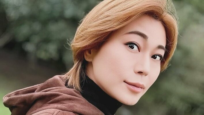 氷川きよし 素肌からメイク完了までの“顔作り”動画を公開！所作まで美しいセルフメイクに「凄くきれいでお上手」「透明感あってきれい」と反響