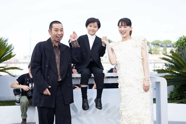 【写真26枚】綾瀬はるか＆大悟がドレスアップ！カンヌでの写真を見る