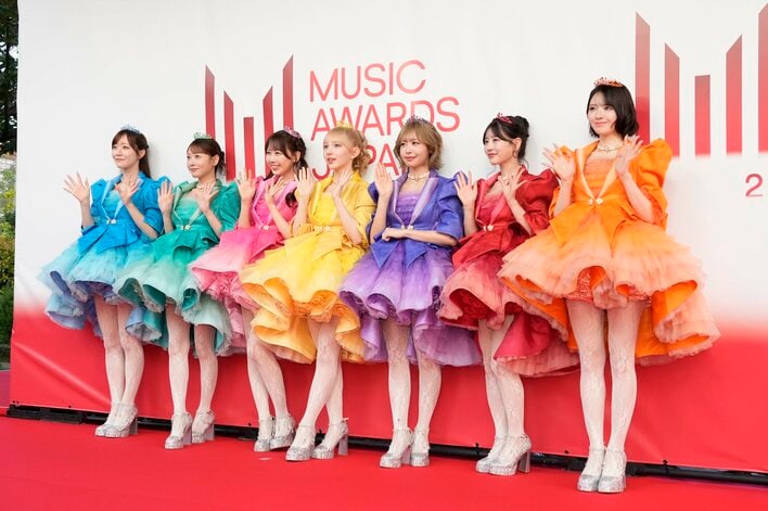 【写真】FRUITS ZIPPERがそろって登場！MAJ2026のレッドカーペットの写真を見る