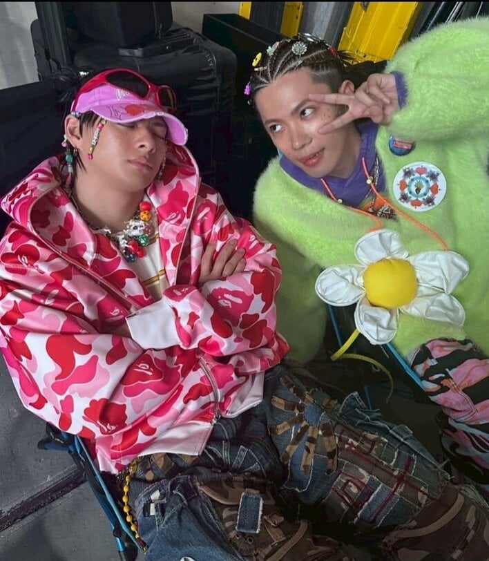 平野紫耀 七三分けや“サイヤ人”風の豪快ヘアを披露し大反響！「振り幅