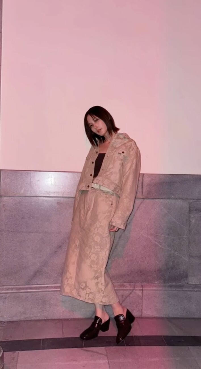 カッコ良過ぎ！」本田翼 “おなかチラ見せ”のセットアップコーデを披露