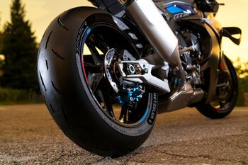 メッツラー、名古屋モーターサイクルショーに出展 - 新製品3モデルを一挙公開