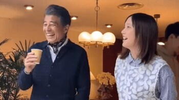 本田翼＆舘ひろしに「本当の親子みたい」の声！山下智久、田中圭らの“学食オフショ”も！『ブルーモーメント』