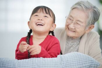 「孫の面倒を見るのは負担」と正直に言ってもOK？祖父母の気持ち