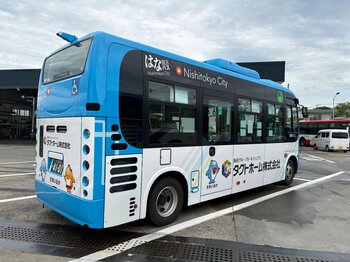 【タクトホーム】西東京市を駆け巡る！公式キャラクター「すまいるか」のラッピングバスが運行を開始しました。