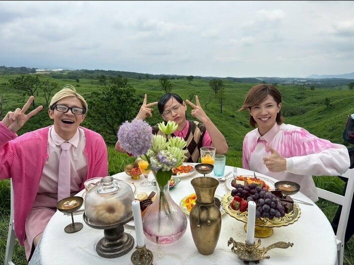 【画像13枚】「様子がおかしい3人も最強」岸優太が大量公開した新曲オフショットでわちゃわちゃするNumber_iを見る