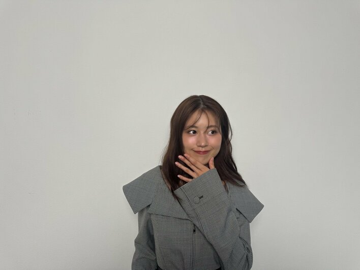 こういう表情も…」有村架純 長いまつ毛際立つショットに釘付け！下を