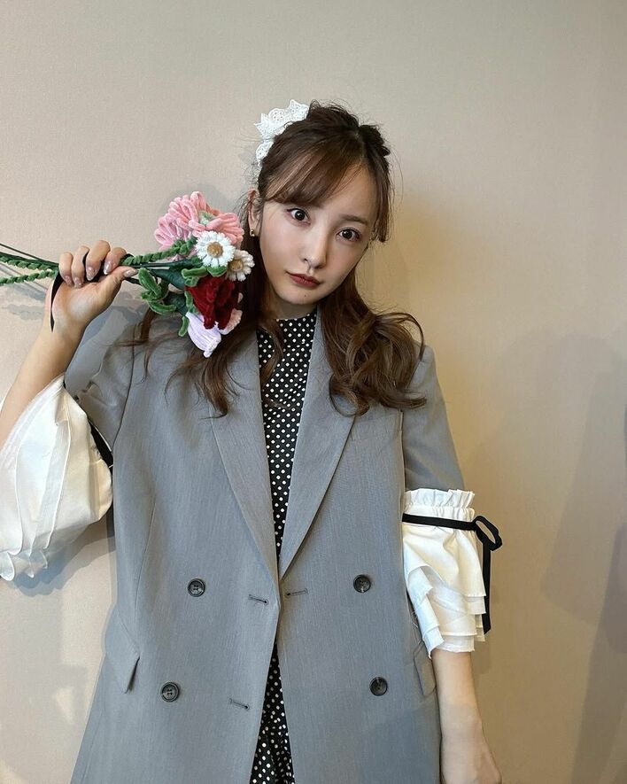 みさま　確認用　板野友美 元AKB板野友美がSNSで公開した“丸出し投稿”に「こんなに出して