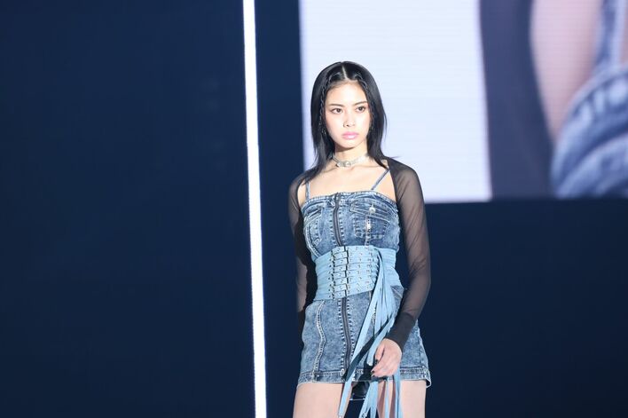 池田美優着用　エモダ　ARM LACEUP BZ MIYU IKEDA x ALEXIA STAM] High Neck Bodysuit | ALEXIA STAM